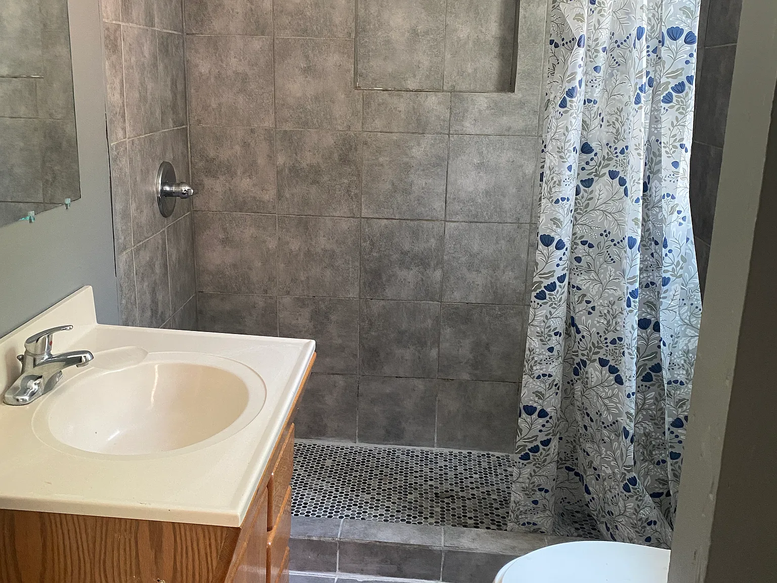 3 bed, 1000 sqft, $1,550 — Photo 2