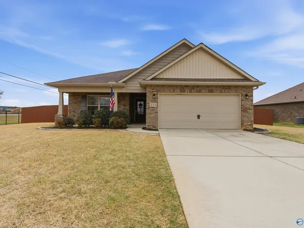233 Olde Dogwood Trl, Decatur, AL 35603