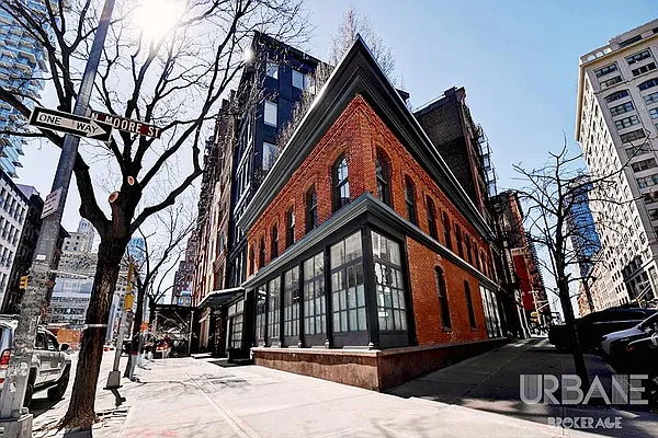 Rented by Urbane Brokerage | media 21