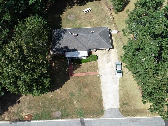 2nd image of 10 Rainbow Dr
