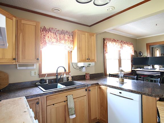 3rd image of 102 N Vandemark Ave