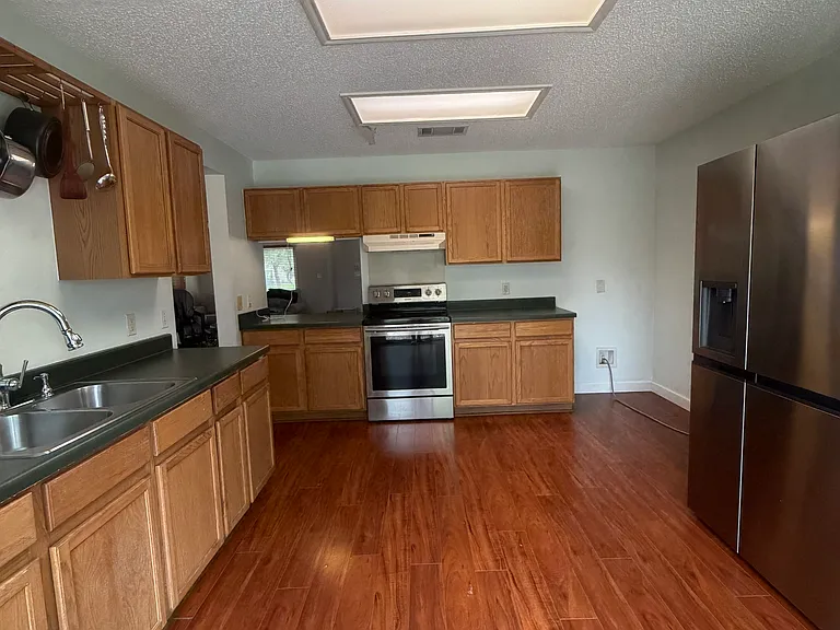 1208 Bradbury Ln — Photo 17