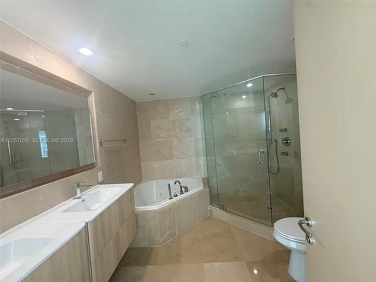 6000 Indian Creek Dr #17A — Photo 11