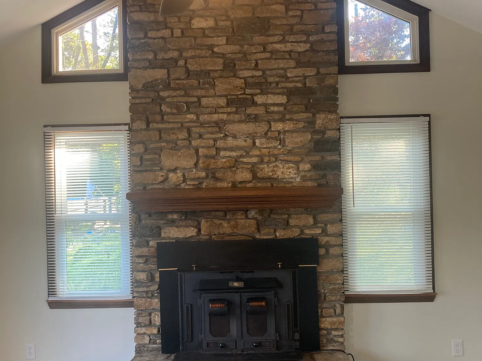 3 bed, 1.5 bath, 1320 sqft, $1,850 — Photo 2