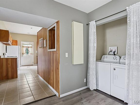 5th image of 308 Benton St