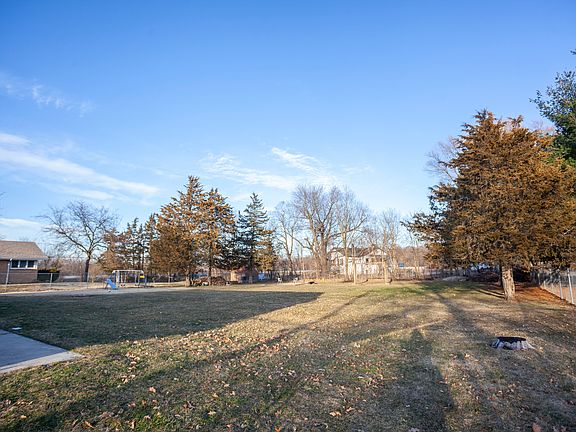4th image of 10465 Geneva Dr
