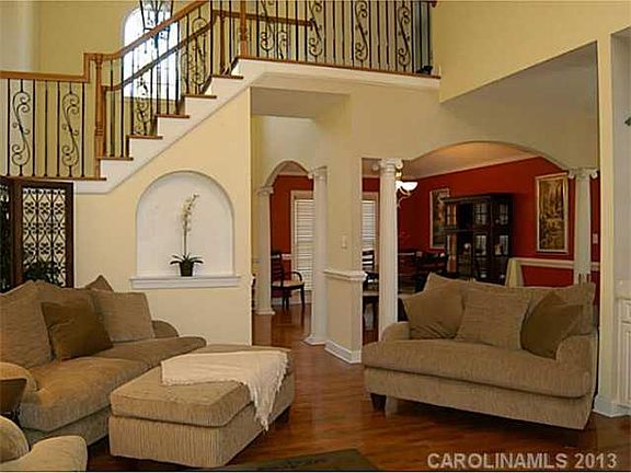 5th image of 14 Clay Hill Ln