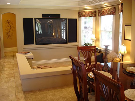 5th image of 375 N Hervey Ave