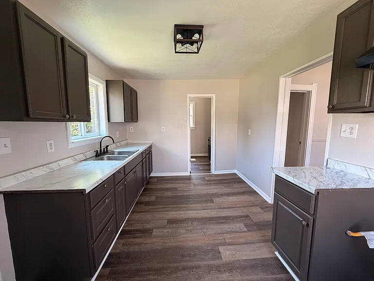 317 Eldred Ave — Photo 18
