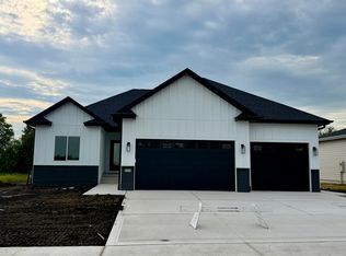 521 Timberline Dr, Gilbert, IA 50105