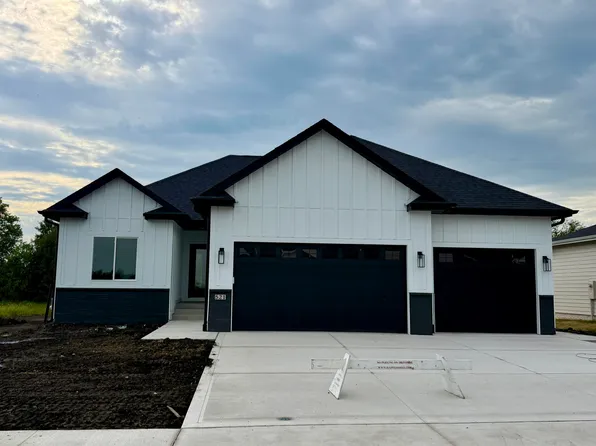 521 Timberline Dr, Gilbert, IA 50105