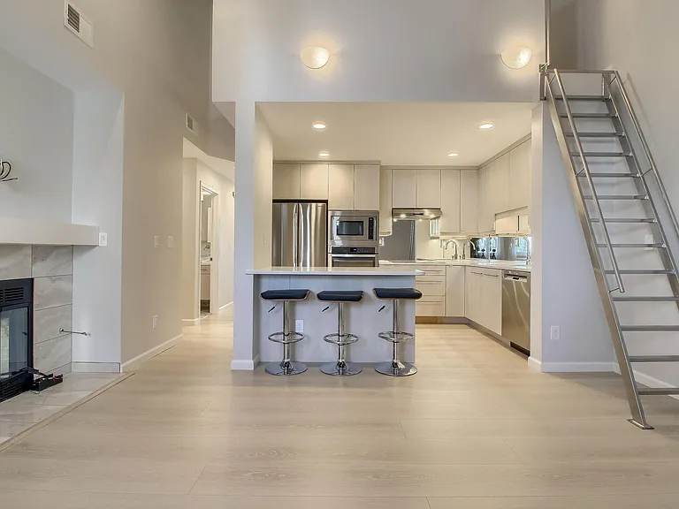 170 S Jackson St #203 — Photo 3