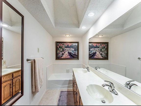 5th image of 4026 Double Oak Ln