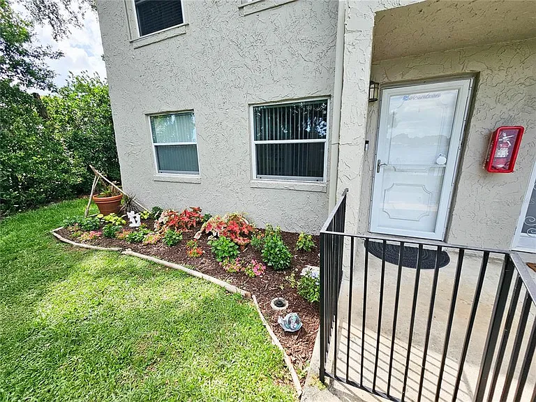 1103 Cypress Gardens Blvd #17 — Photo 4