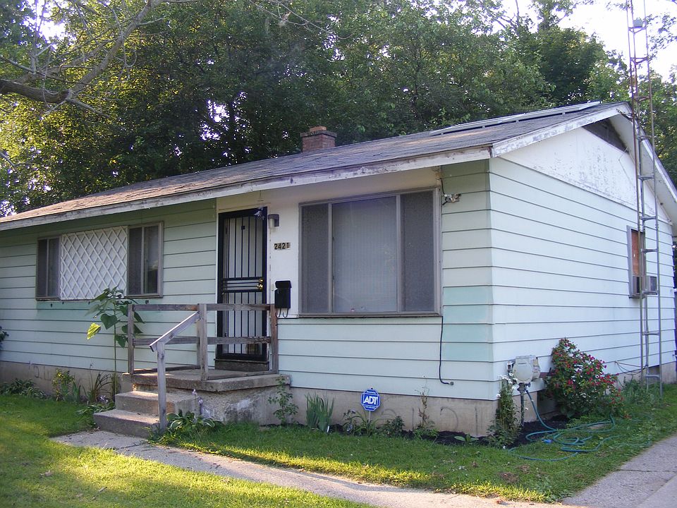 2nd image of 2421 Plainfield Ave