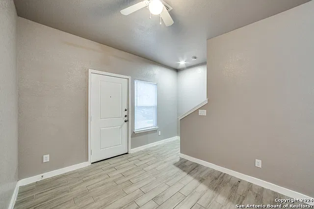 2 bed, 1.5 bath, 1896 sqft, $1,095 — Photo 3