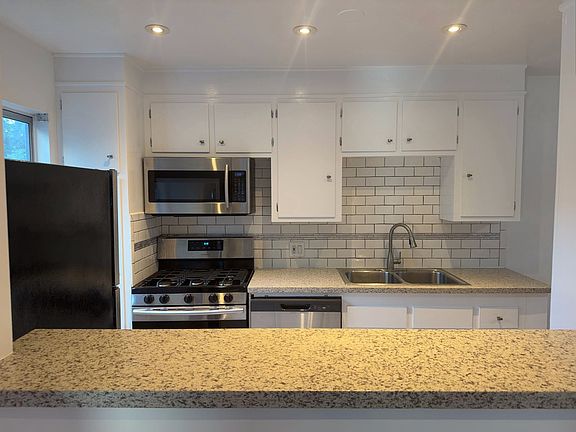 5th image of 735 N Sycamore Ave APT 17