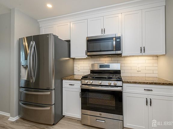 5th image of 18 Holly Ct