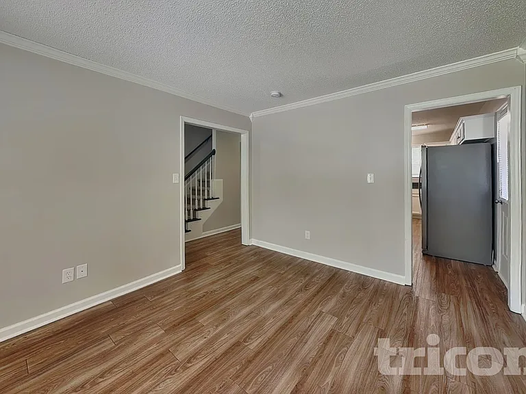 104 Roundtree Ct — Photo 3