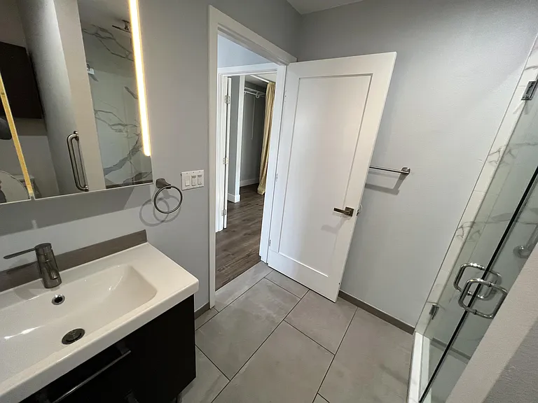 2298 Termino Ave — Photo 7