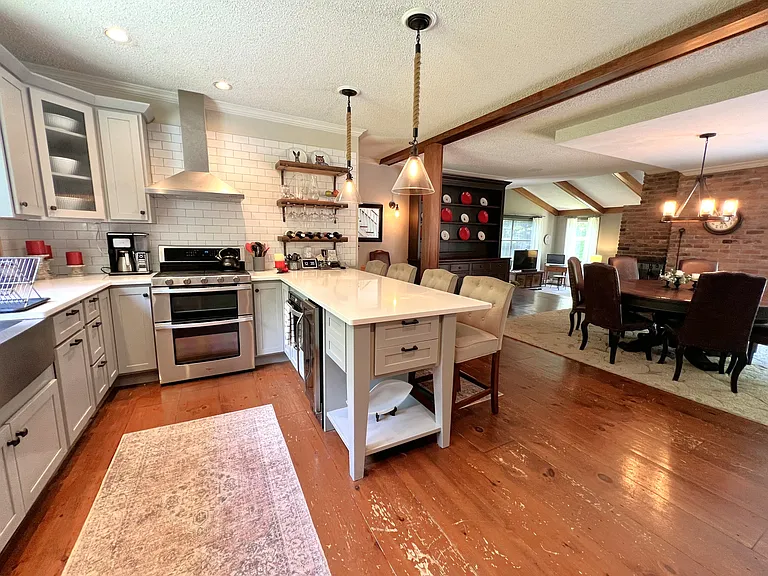565 Moulton Ln — Photo 9