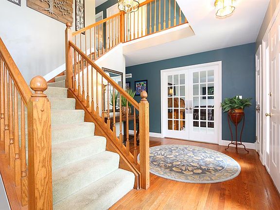 3rd image of 6930 Lookout Ct