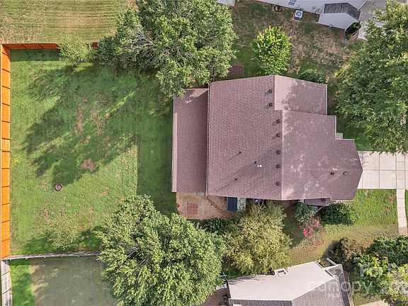 3rd image of 104 Kendrick Farm Dr