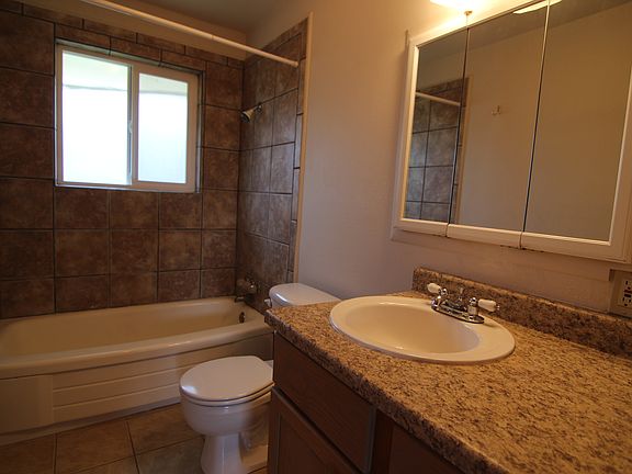 5th image of 673 Cambridge Dr APT 3