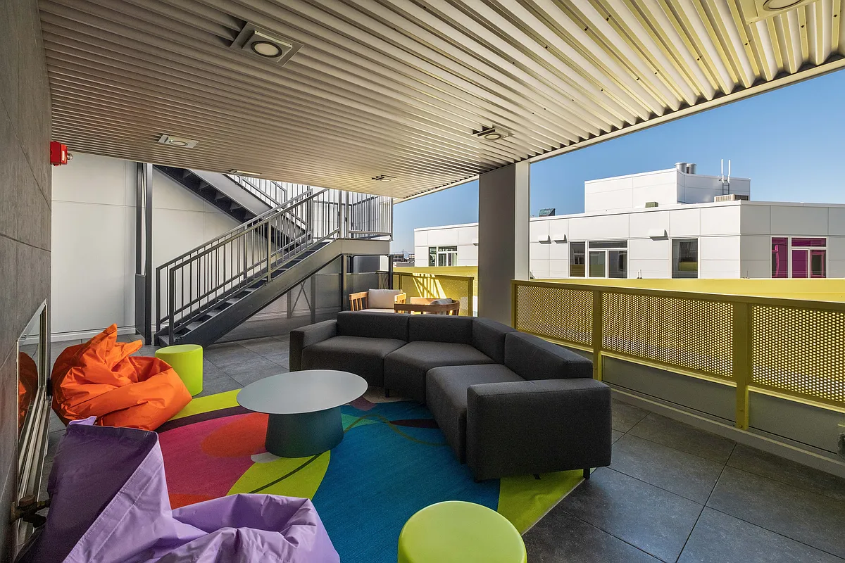 Building Photo - Hilite