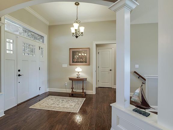 Image 4: 22_InataCircle_103_Main-GuestHallEntries