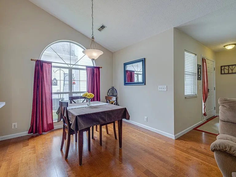 4002 Farmingham Woods Dr — Photo 6
