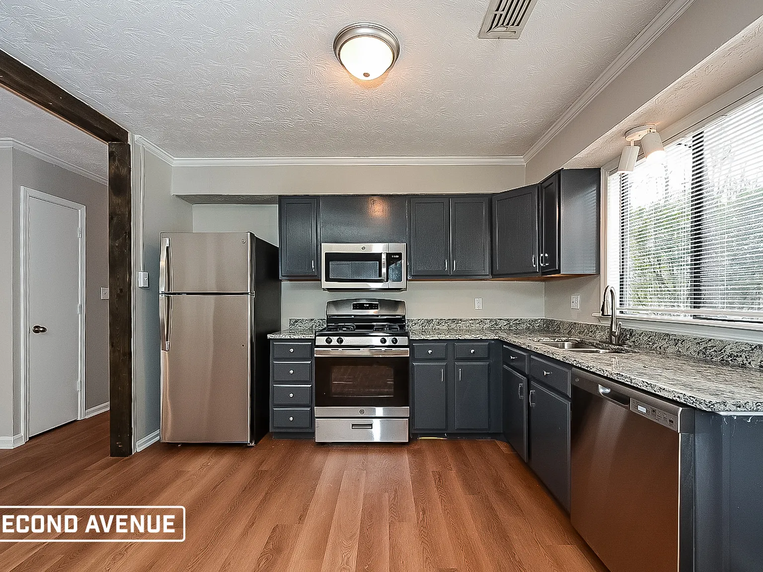 3 bed, 2.0 bath, 1380 sqft, $1,695 — Photo 3