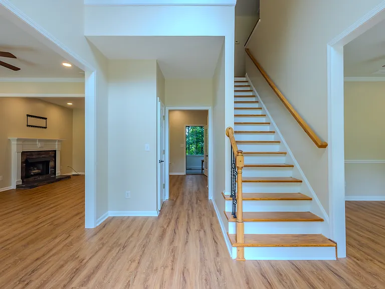 650 Cedar Creek Dr — Photo 3