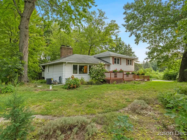 6181 Ten Mile Rd NE, Rockford, MI 49341