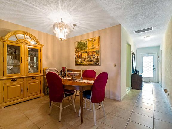 3rd image of 2501 Pansey Ln #8-A