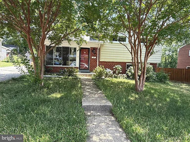 98 S Iris St — Photo 2