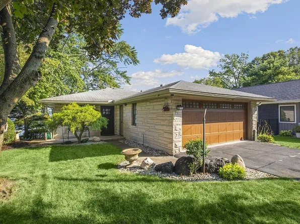 25965 Lake Dr, Elkhart, IN 46514