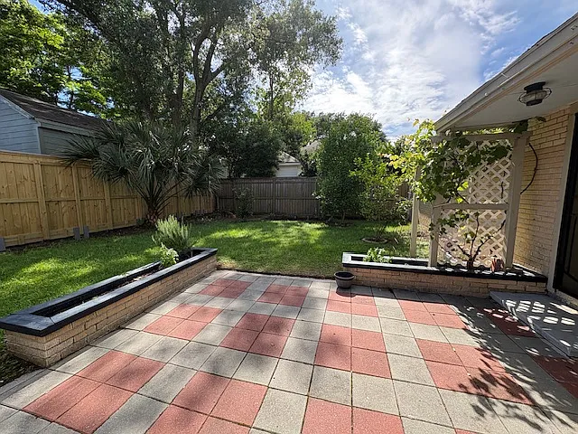 5420 Charlotte Dr — Photo 10