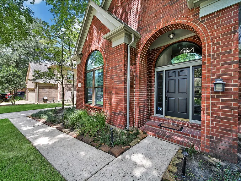 11 Windledge Pl — Photo 3