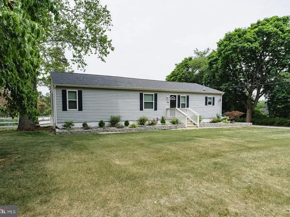 1006 Hickory Dr, Vineland, NJ 08360