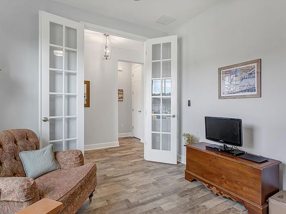 5th image of 39 Norwood Ln