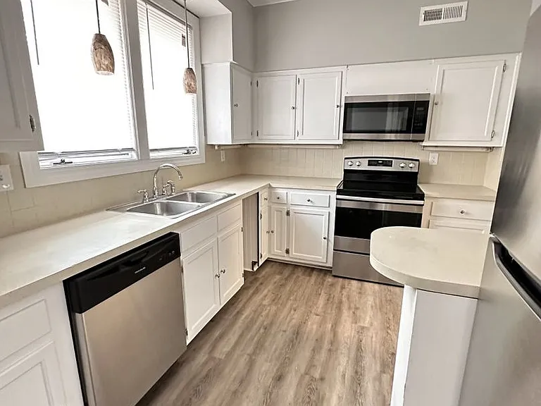 208 Forest View Ct — Photo 4
