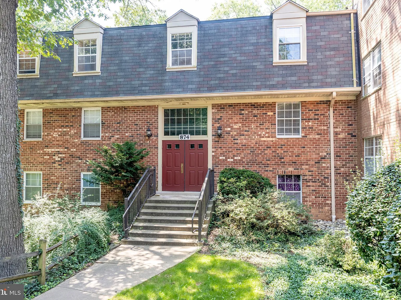 2 bed, 999 sqft, $2,100 — Photo 1