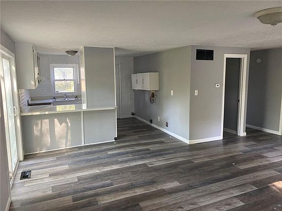 4th image of 1518 S Whittier Pl