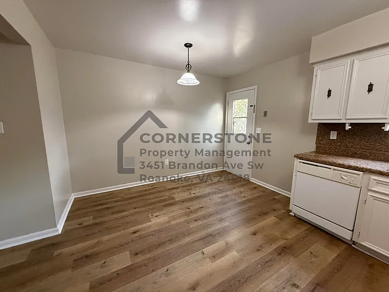 106 Lee Ave NE #6 — Photo 3