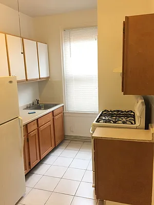 Rented by Metroline Realty | media 25