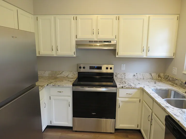 244 Carriage Ct — Photo 10