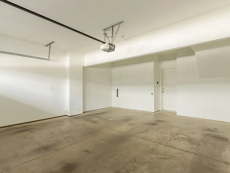 305 Kara Ln — Photo 8