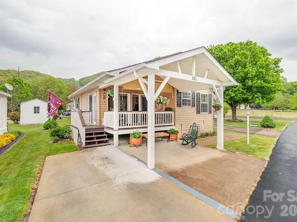 101 Strollers Ln, Waynesville, NC 28785