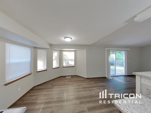 4th image of 5712 58th Ct SE